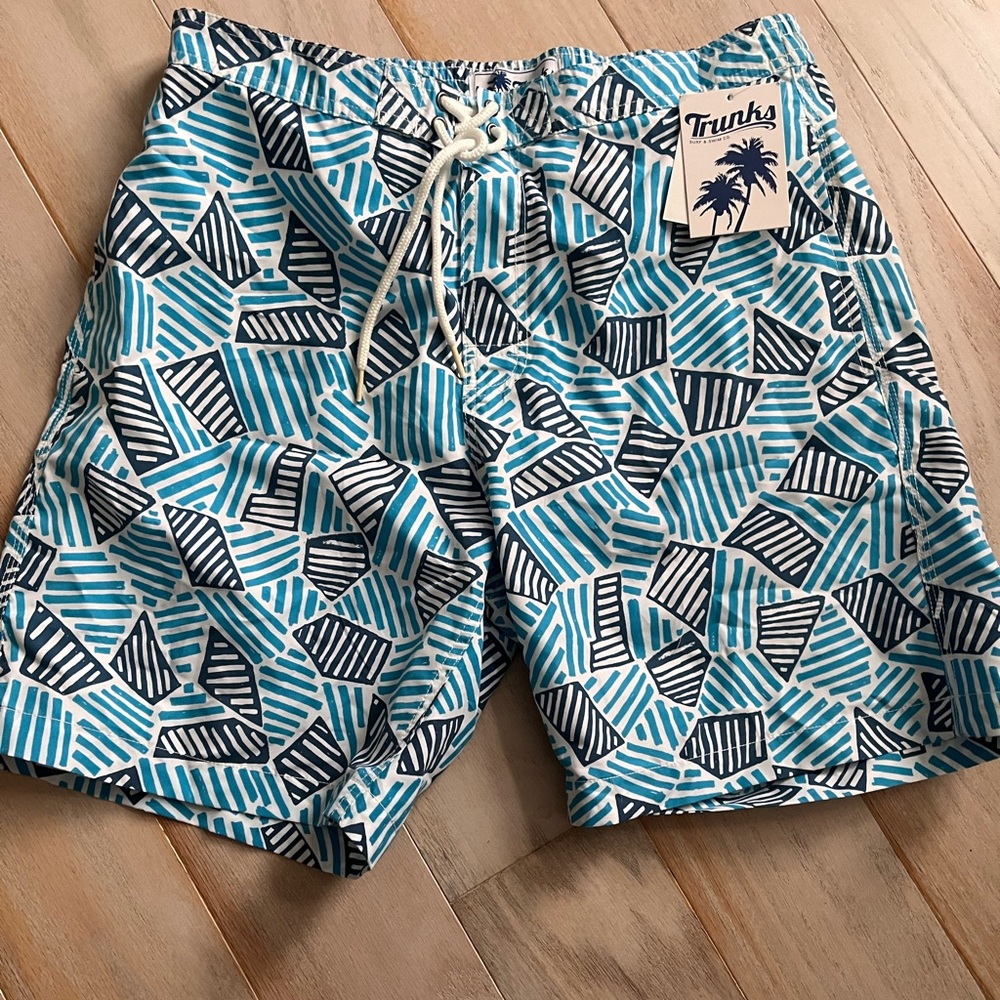 Lined swim trunks, with back pocket